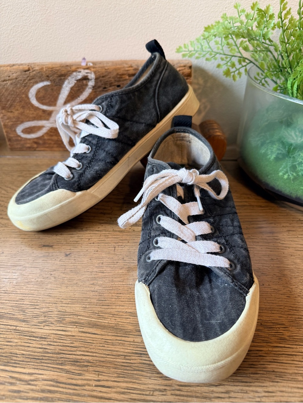 Roxy Black Canvas Low-Top Sneakers
